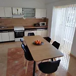 Apartament Ana Rab Town