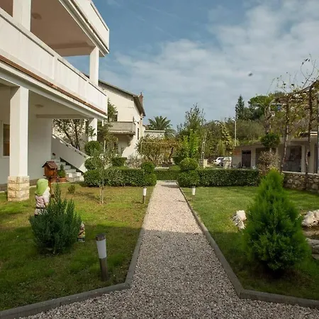 Ana Rab Town