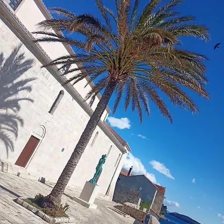Ana Rab Town